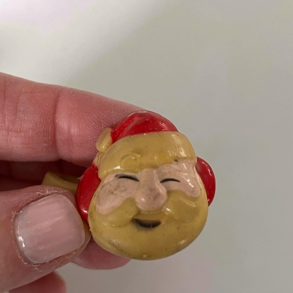 Three vintage looking holiday rings, made of rubber - Picture 5 of 13